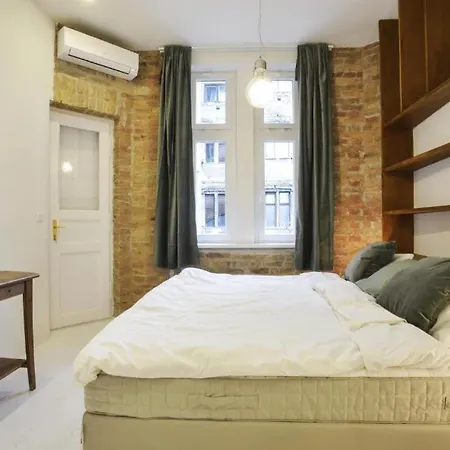 Golden Leaf Apartment Budapest